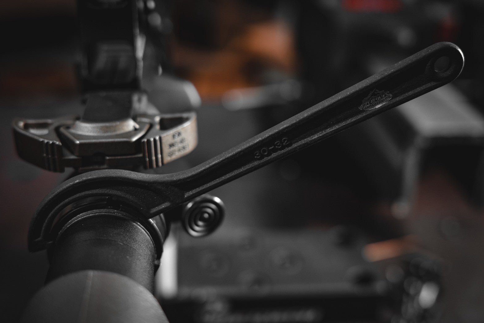 Clé Castle Nut AR15 Gun Power Tool en utilisation sur une plateforme AR15